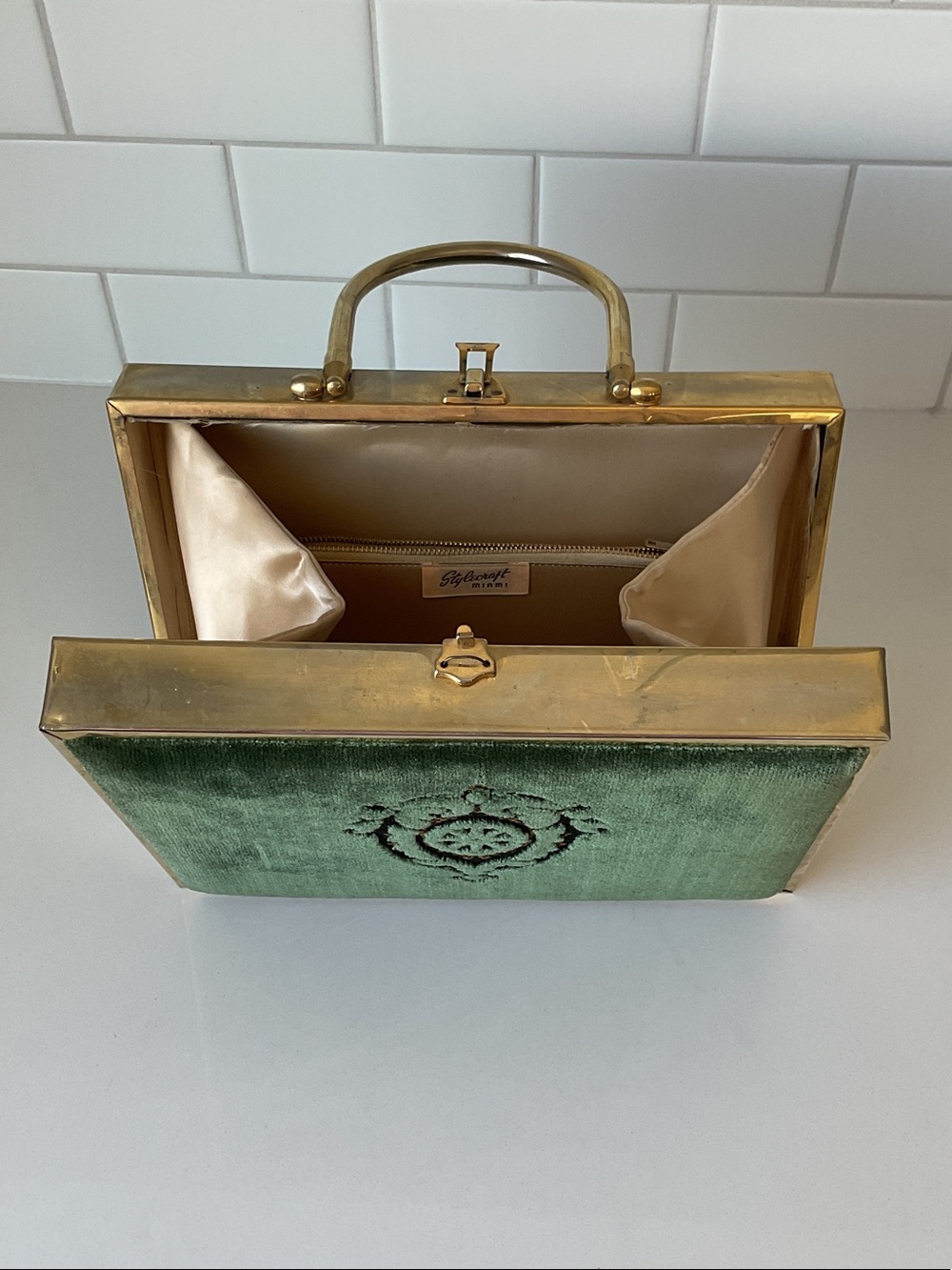 Vintage STYLECRAFT of Miami Gold Metal & Green Velvet Mid-Century Box Handbag - Picture 6 of 16